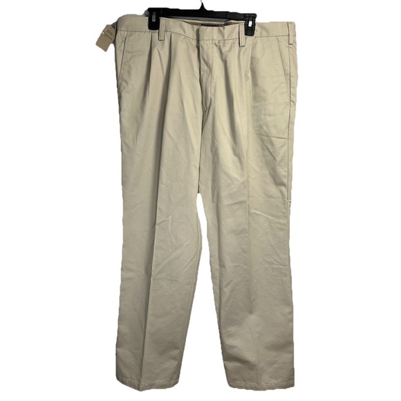 New Dockers Pants Mens 40x32 Khaki True Chino Pleated D4 Relaxed Fit Performance - Picture 1 of 5